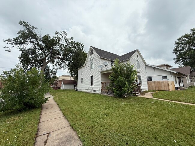 Building Photo - 5102 Walker Ave