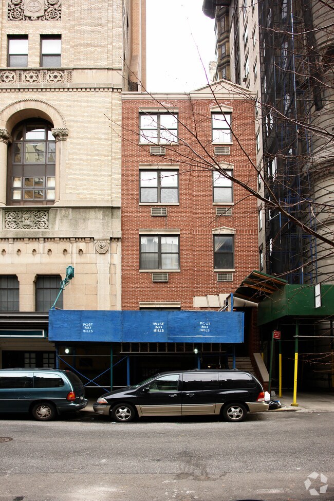 Foto del edificio - 251 W 73rd St
