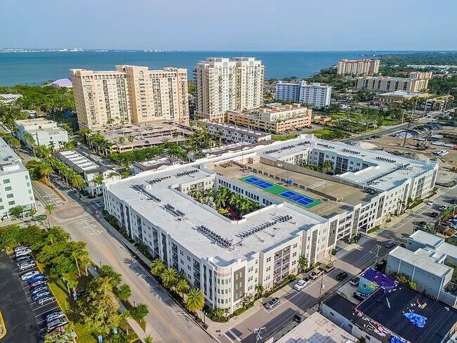 Foto del edificio - 700 Cocoanut Ave