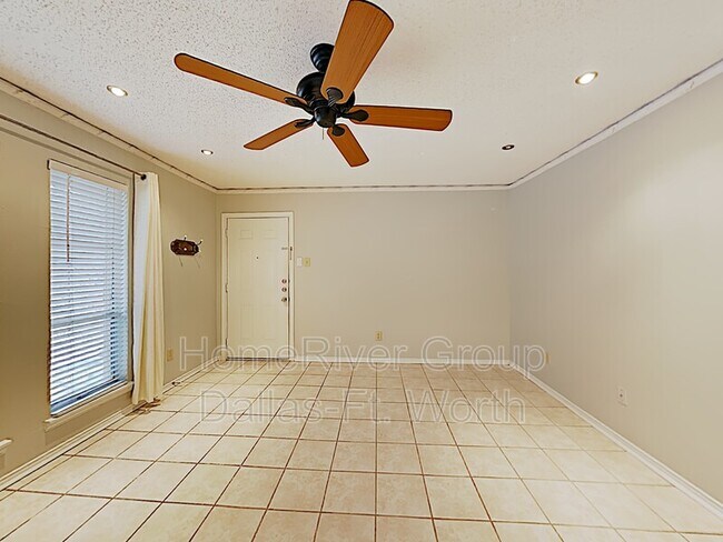 Building Photo - 5844 Sandhurst Ln