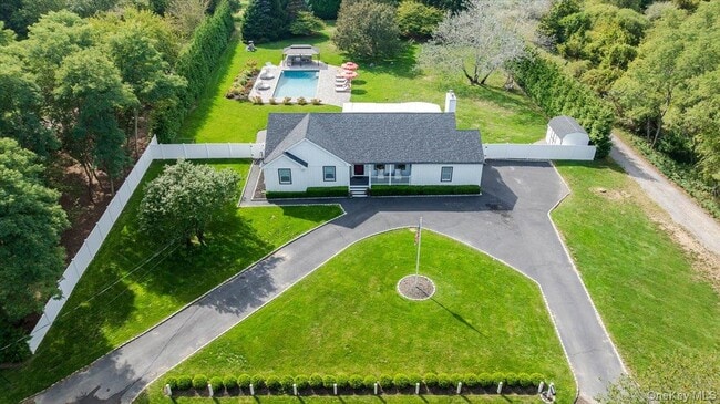 Foto del edificio - 525 Rocky Point Rd