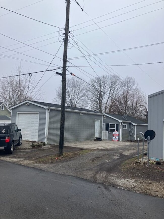 Building Photo - 203 1st St