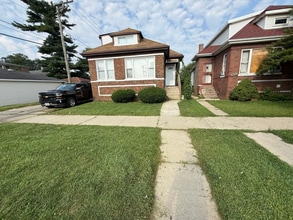 Building Photo - 8632 S Parnell Ave