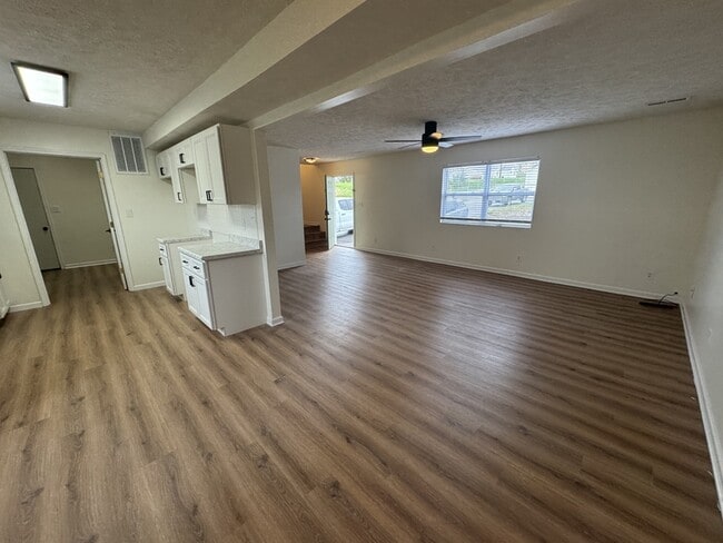 Building Photo - 308 N Ferne Clyffe Rd