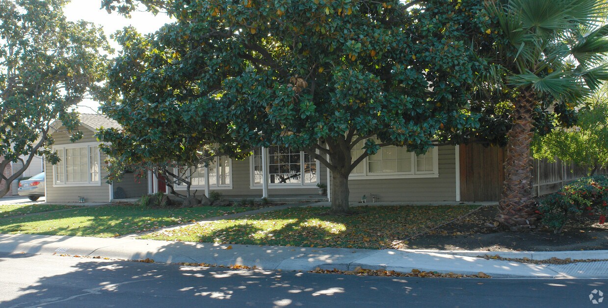 Building Photo - 1888 Catherine St