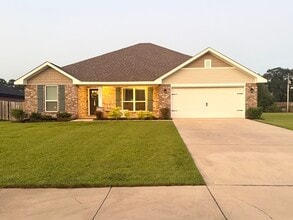 Building Photo - 23257 Ridgewood Dr