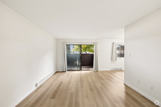 1BR, 1BA - 694SF - Living Room - Pinetree Apartments