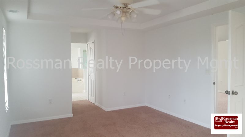 Building Photo - 652 Valley Ave