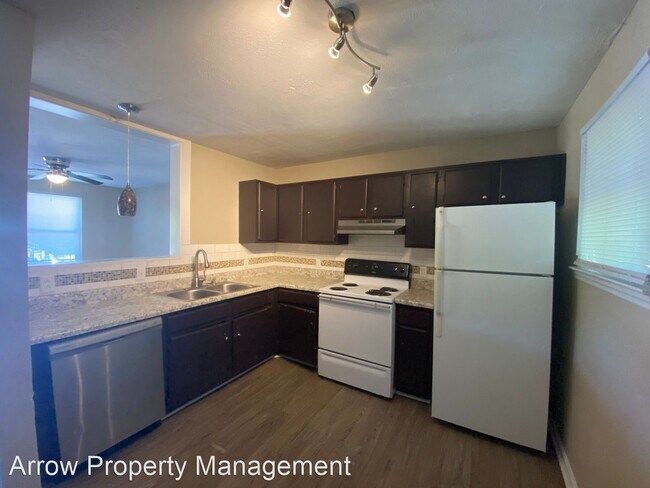 Building Photo - 2 br, 1.5 bath House - 2540 Highland Trace