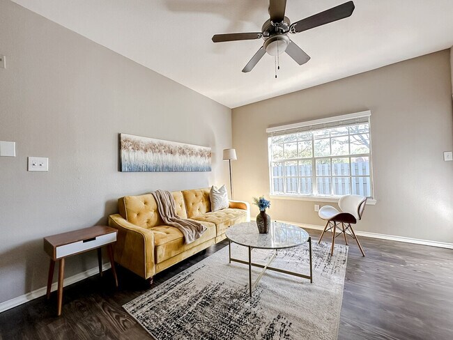 Foto del edificio - 6225 Saratoga Blvd