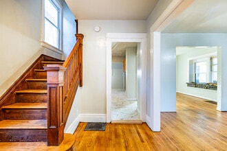 Building Photo - 469 Melville St