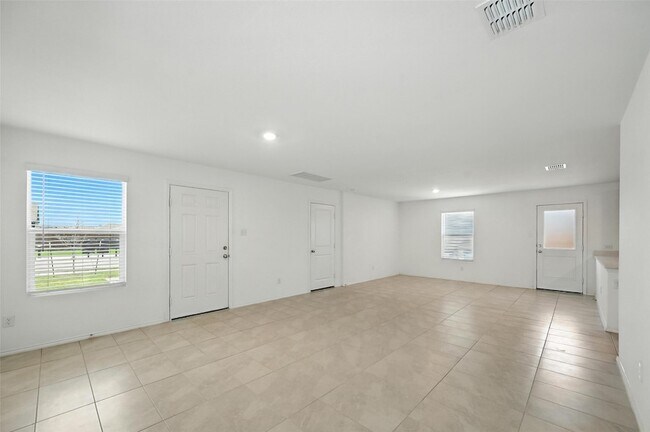 Building Photo - 208 Rubylace Dr