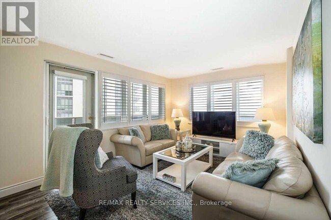 Photo du bâtiment - 10 Dayspring Cir