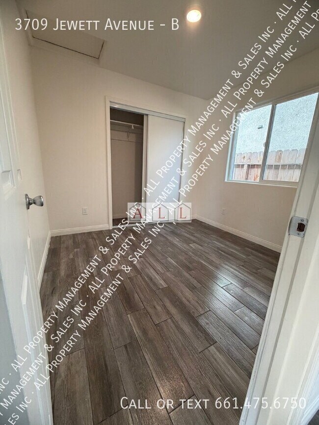 Building Photo - 3709 Jewett Ave