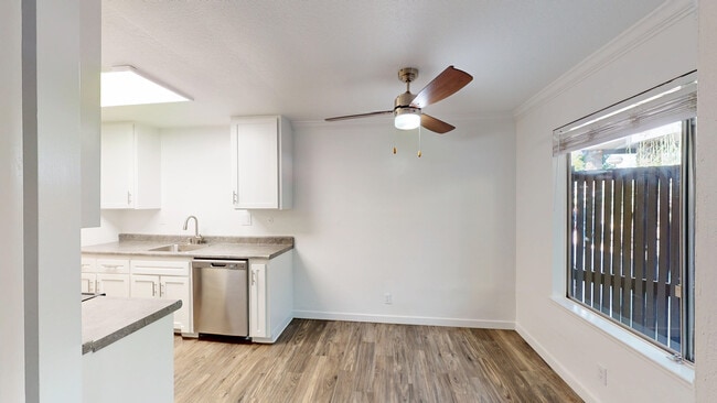 Building Photo - 823 Las Gallinas Ave