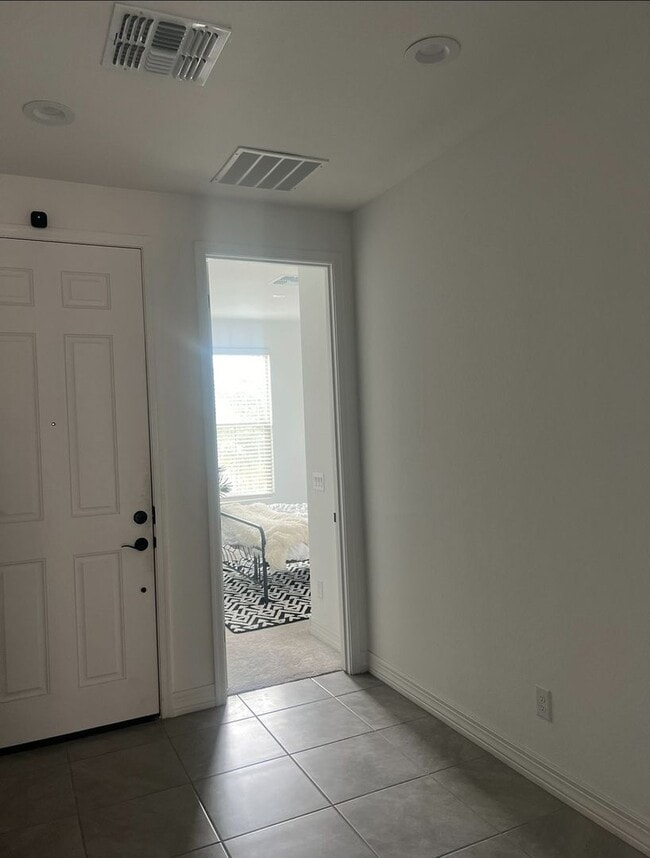 Foto del edificio - 2044 E Prairie Dog Dr