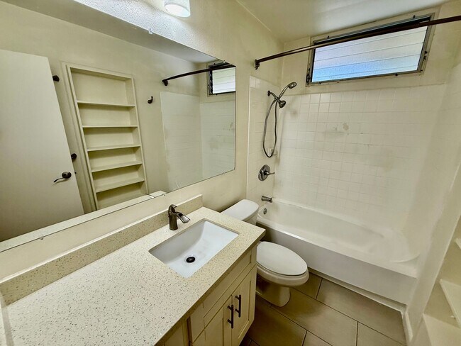 Foto del edificio - Waikalani Woodlands/3BD/2BA/2PK