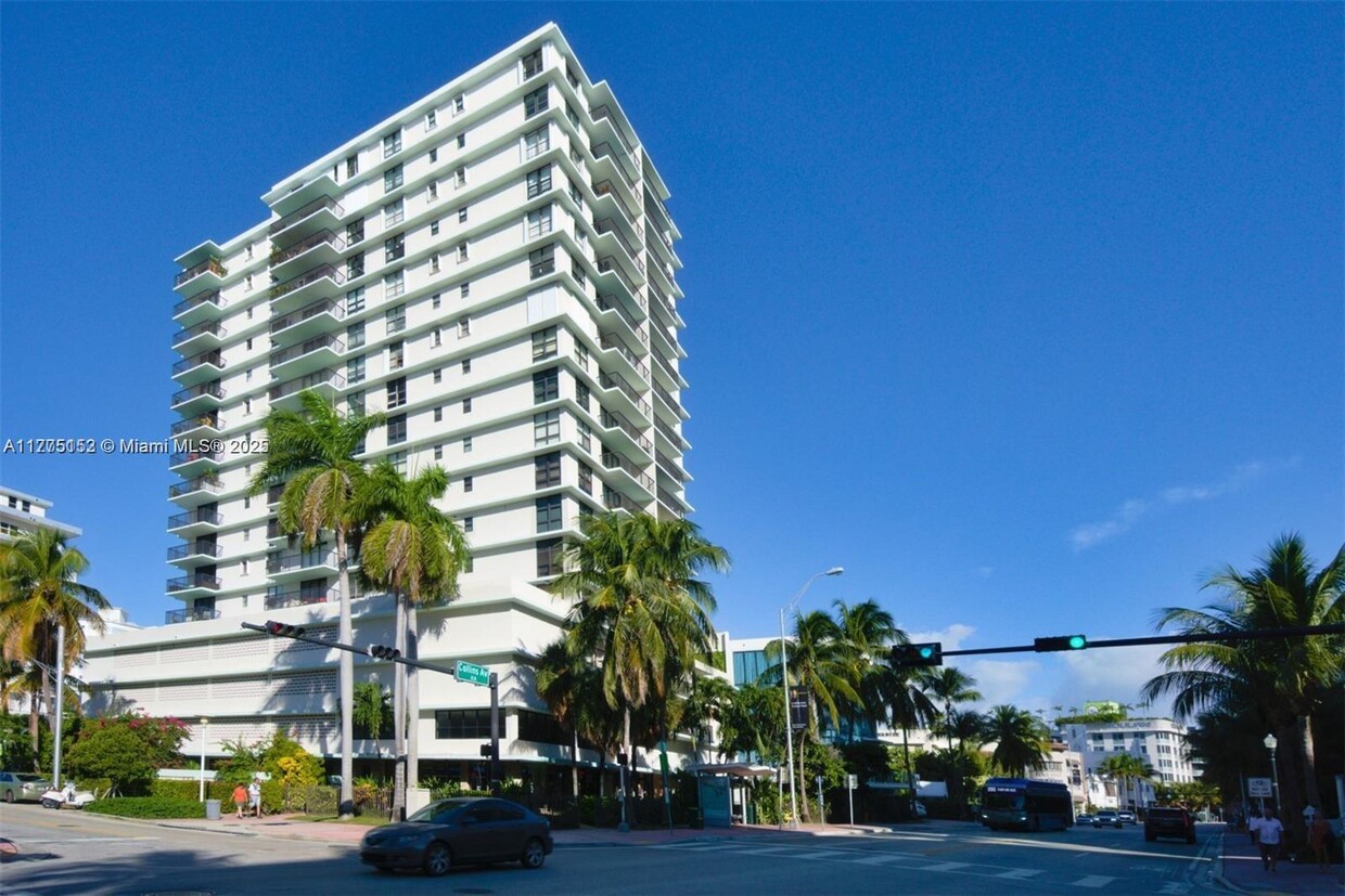 Primary Photo - 1800 Collins Ave