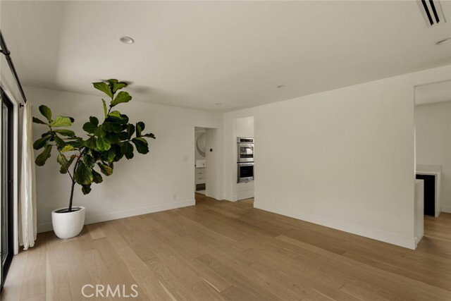Building Photo - 9846 Cabanas Ave