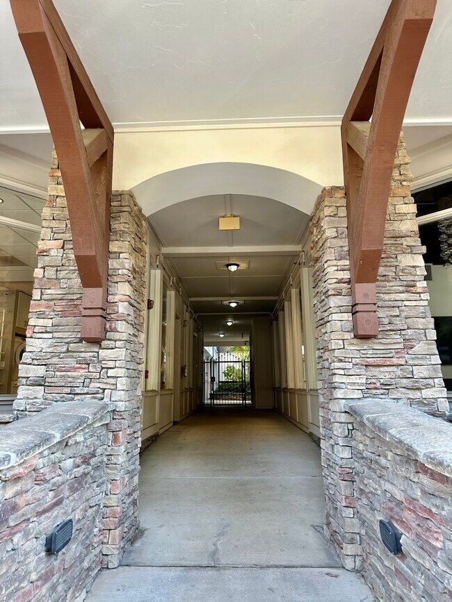 Foto del edificio - South End beauty with loft! Water included...