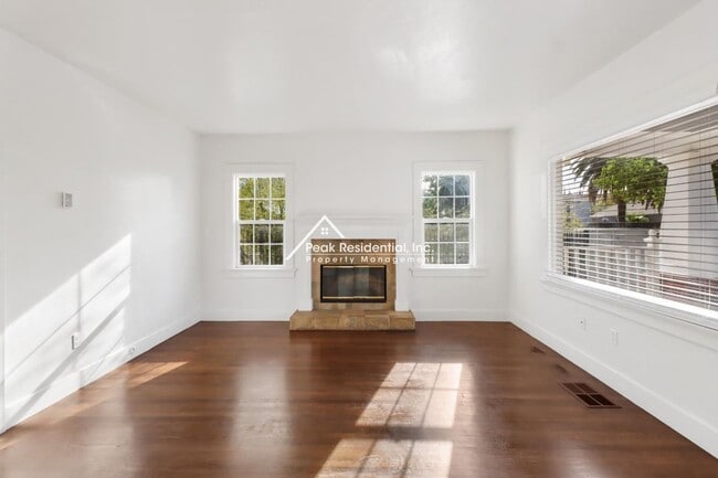 Building Photo - Charming 3bd/2ba Sacramento Duplex