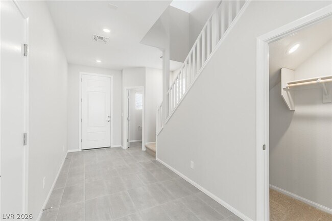 Foto del edificio - 5945 Lindenberry Walk St