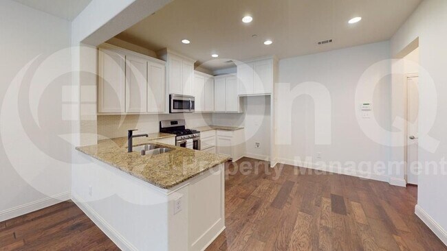 Building Photo - 3024 Decker Dr