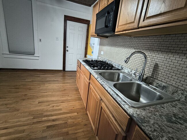 Foto del edificio - 1532 W 19th St