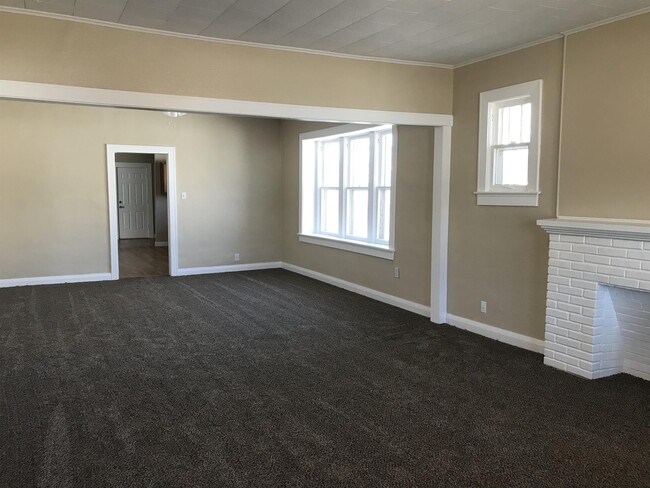 Building Photo - 806 N Park Ave