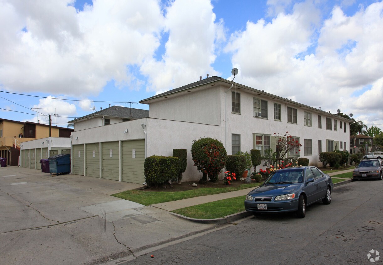 Building Photo - 1120-1124 E Carson St