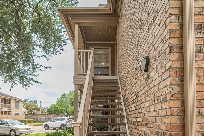 Building Photo - 1311 Antoine Dr