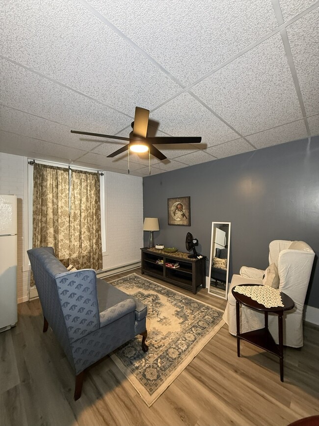 Foto del edificio - 147 S Main St