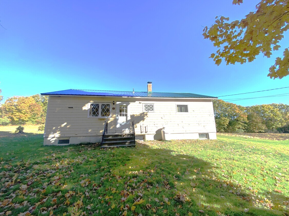 19 Schacht Ln, Gardiner, ME 04345 House Rental in Gardiner, ME