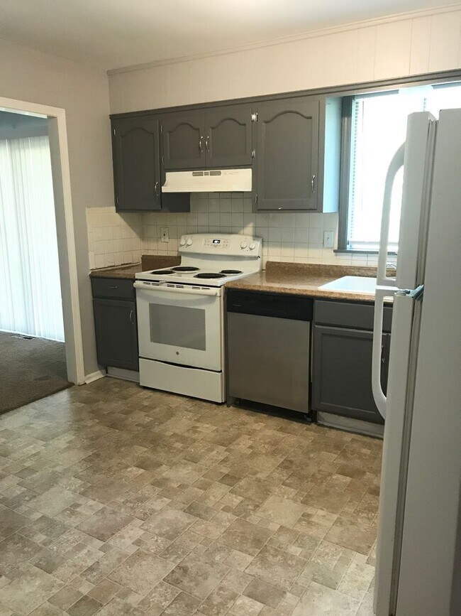 Building Photo - Nice 3 bedroom home