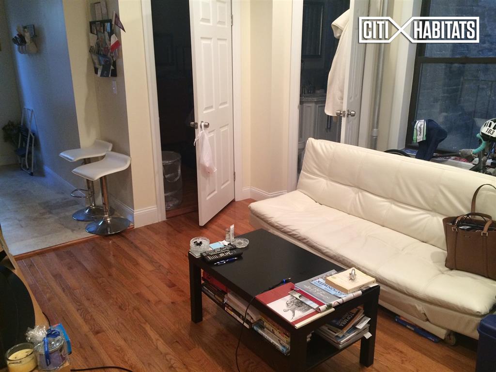 Foto principal - 214 E 82nd St