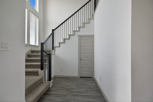 Foto del edificio - 6823 Amber Clf Ln