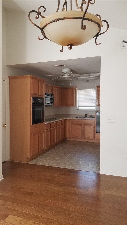Building Photo - 24355 Lanier St
