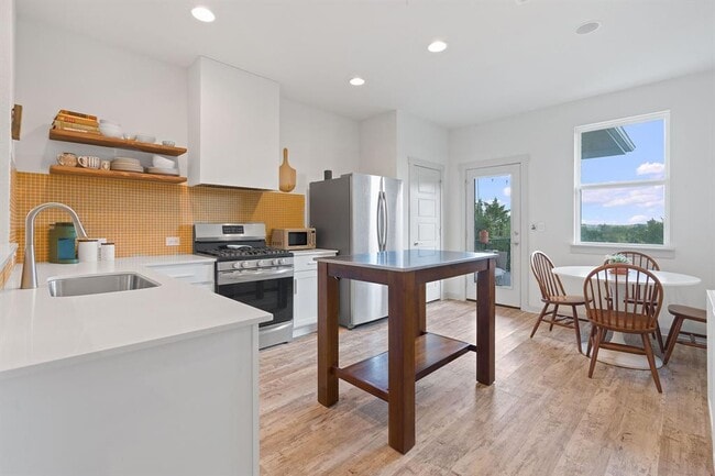 Building Photo - 7713 Lowenfield Dr