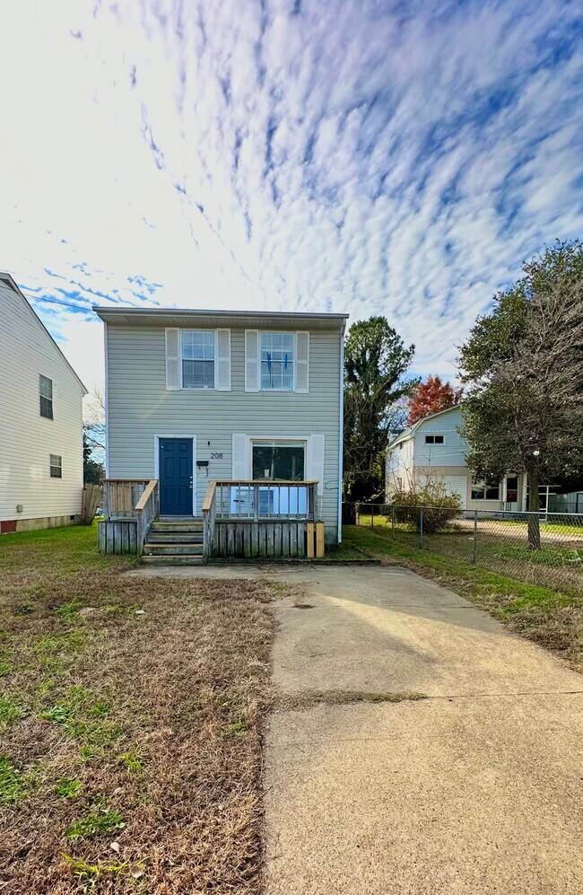 Building Photo - 208 Downes St