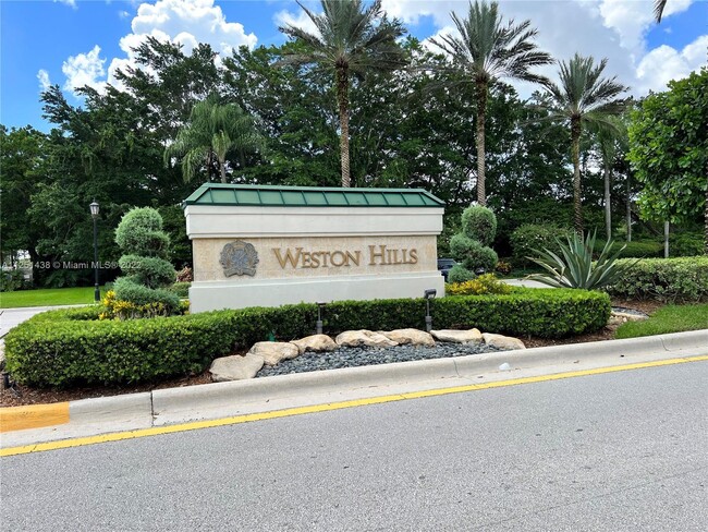 Building Photo - 2791 Oakbrook Manor