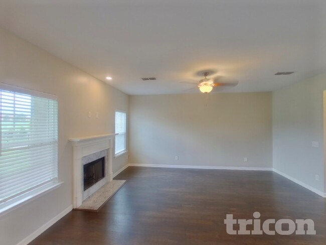 Foto del edificio - 604 Eagle View Dr