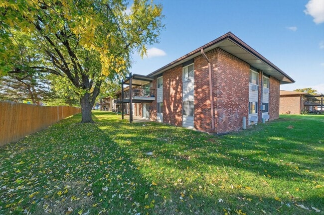 Foto del edificio - SECTION 8 WELCOME!8727 Sieloff Dr Unit B, Hazelwood, MO 63042