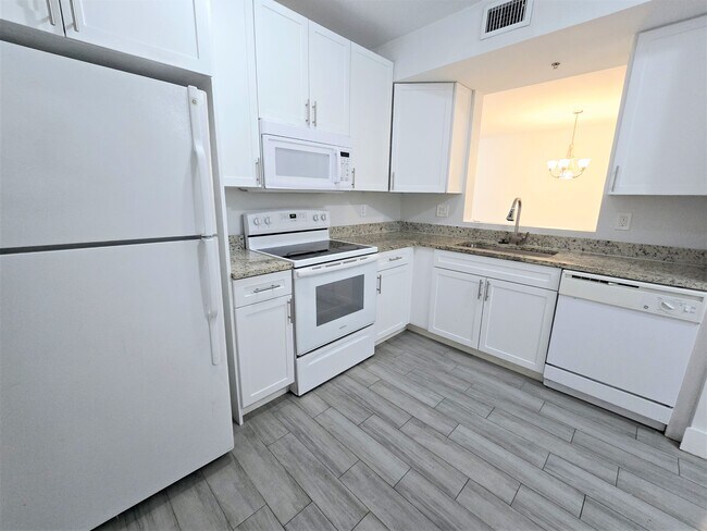 Building Photo - 1161 Golden Lakes Blvd