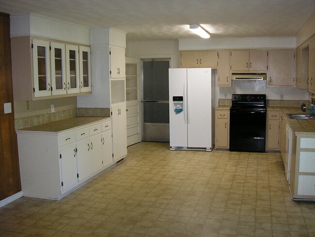 Foto del edificio - 2427 Smallhouse Rd