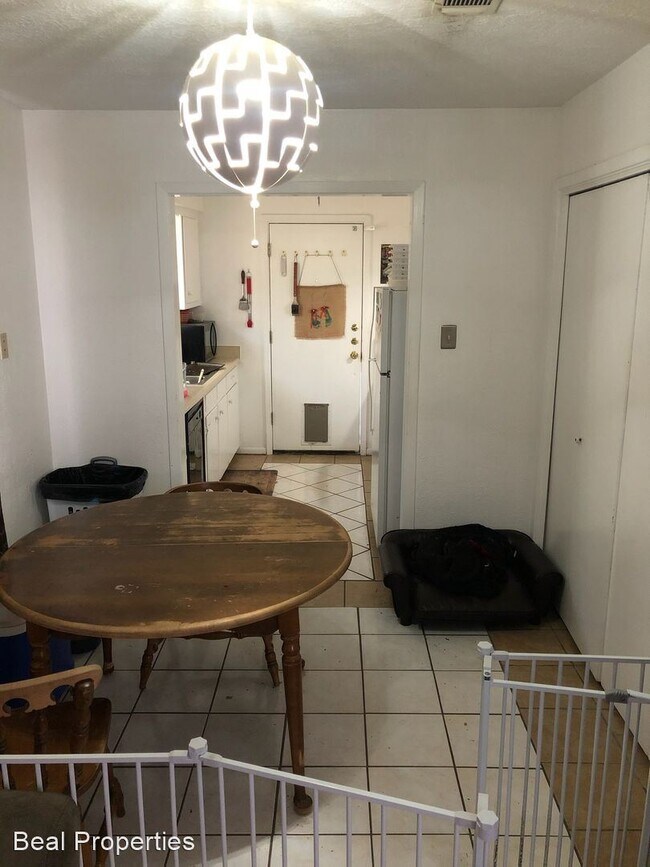 Building Photo - 2 br, 1 bath House - 814 San Saba
