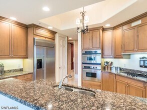 Building Photo - 2728 Tiburon Blvd E