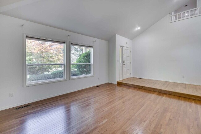 Building Photo - Beautifully Updated 4-Bedroom Home in Sammamish!- AVAILABLE NOW FOR RENT!!