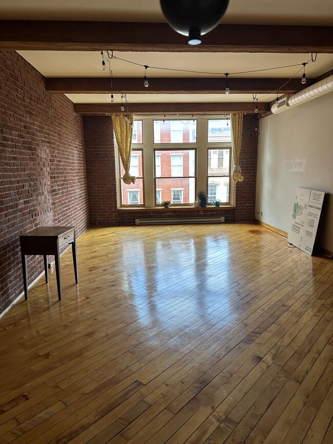 Building Photo - 122 Chestnut St