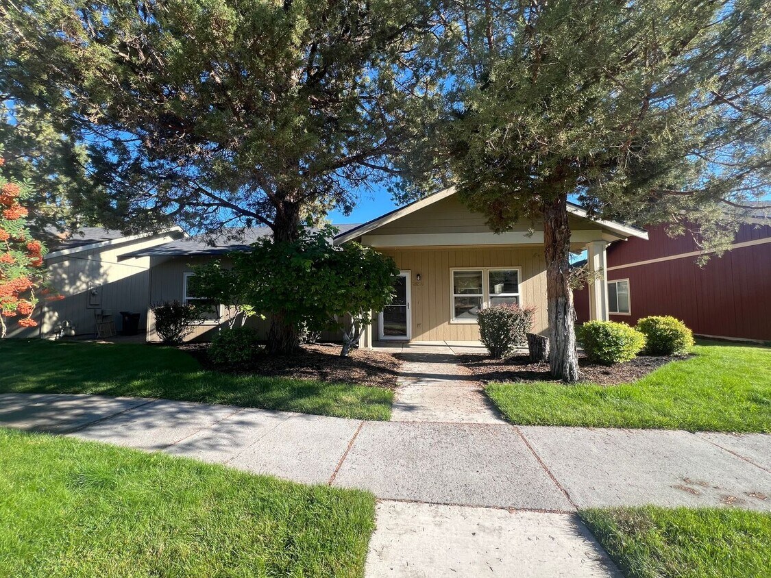 Primary Photo - Charming Single Level Home!