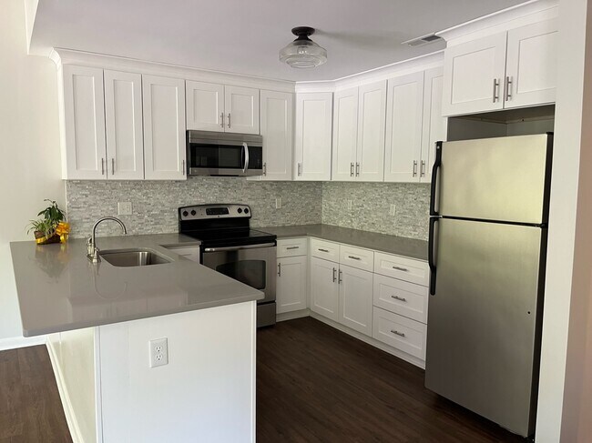 Foto del edificio - 132 Manhattan Ct